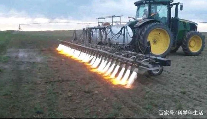 美国发明火焰除草机,1小时除30亩地,比中国除草剂更安全高效【转】 来源:网页链接“离离原上草,一岁一枯荣。野火烧不尽,春风吹又生。”白居易的 ...