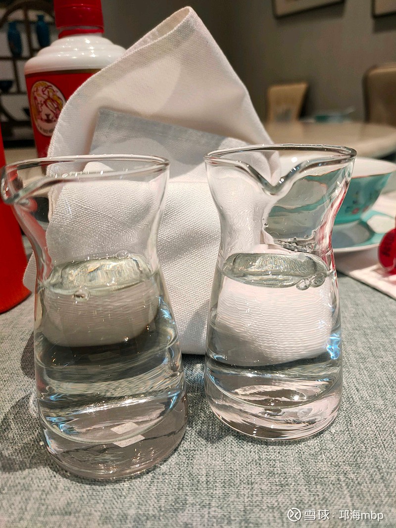 贵宴樽,茅台,同属于贵州茅台镇中国酱酒核心产区,由余兴忠胡波两位