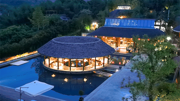 酒店位于安吉县孝丰镇,隐匿在一个别致的江南村落——白杨村.