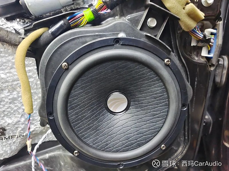 马自达八全车音响升级,一线品牌巨大能量 马自达8是辆7人座的mpv,其长