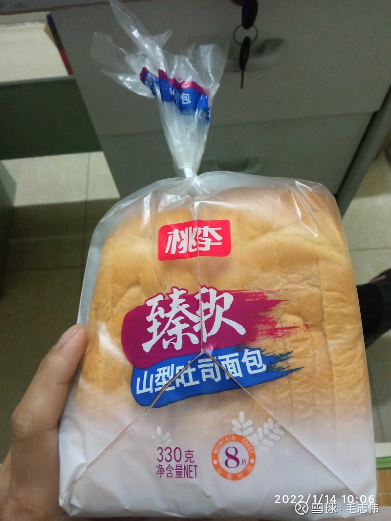 昨天去天虹超市买了桃李的面包。