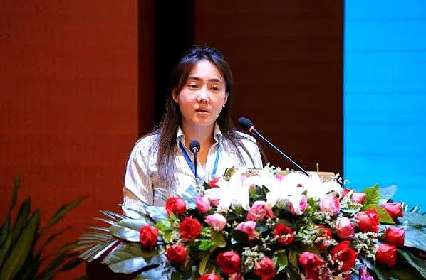 安康已是七旬之人,仍奔波于公司经营一线,不过,这几年他的女儿,华兰