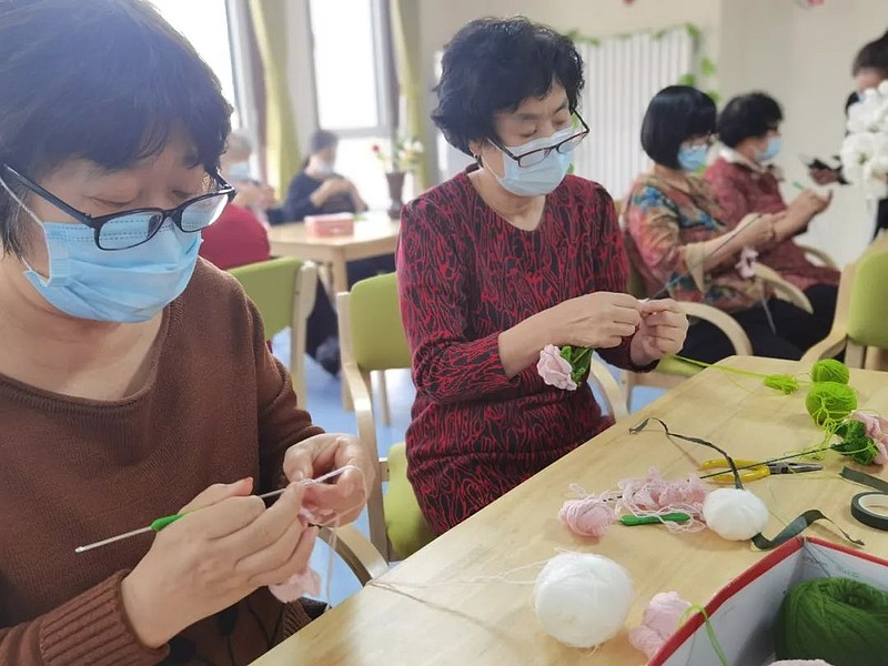 一群被困住的女性，织出永不凋谢的冬奥花束-科记汇