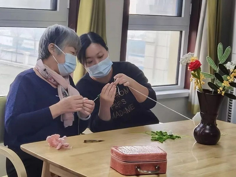 一群被困住的女性，织出永不凋谢的冬奥花束-科记汇