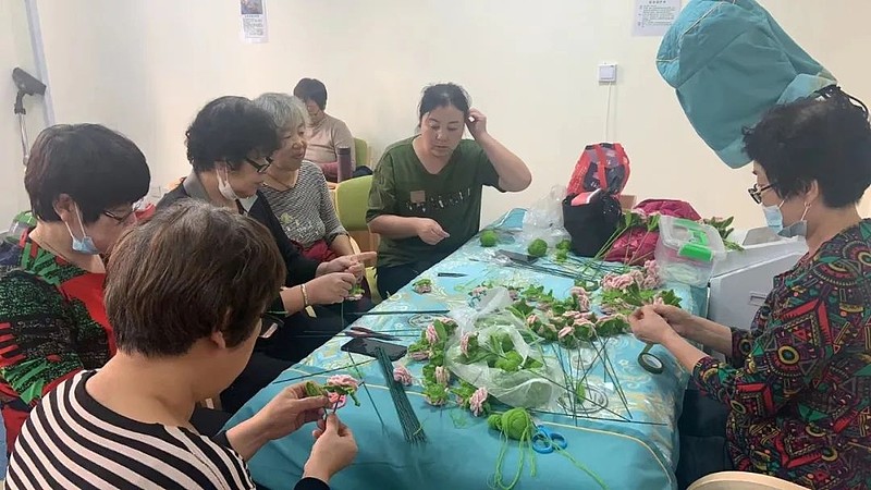 一群被困住的女性，织出永不凋谢的冬奥花束-科记汇