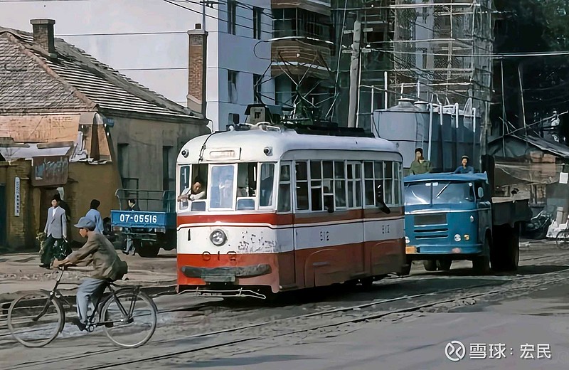 1984年黑龍江哈爾濱街頭有軌電車貨車自行車建築工地