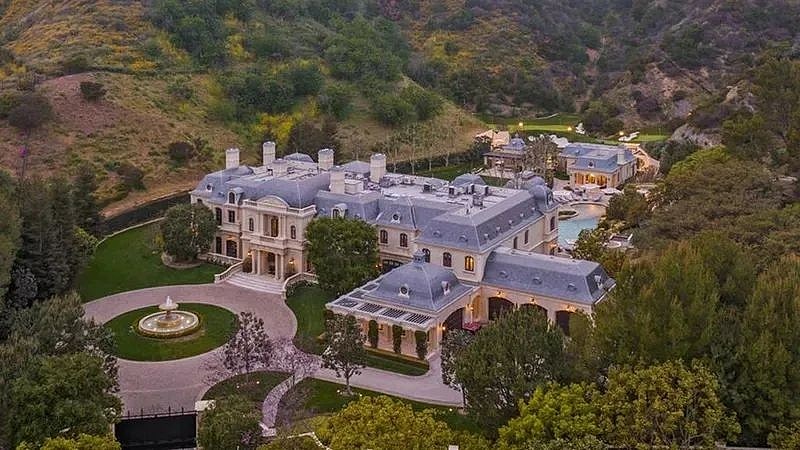 好莱坞巨星马克沃尔伯格挂牌出售他位于比佛利山庄的超级豪宅