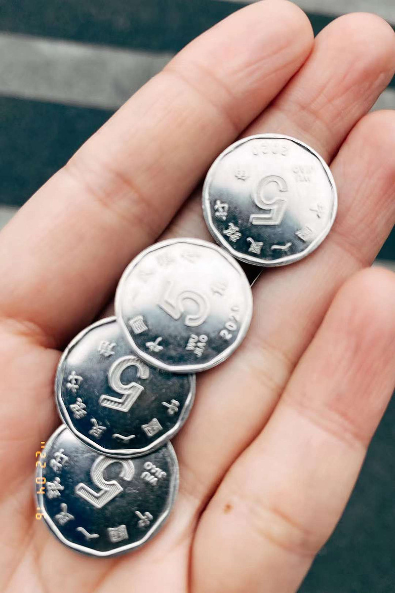 哈喽，大家晚上好~今天是「好久没见过钱」的阿呜呜。————————下午陪我妈去配药，没配着，退了挂号费，找了2 块钱，...