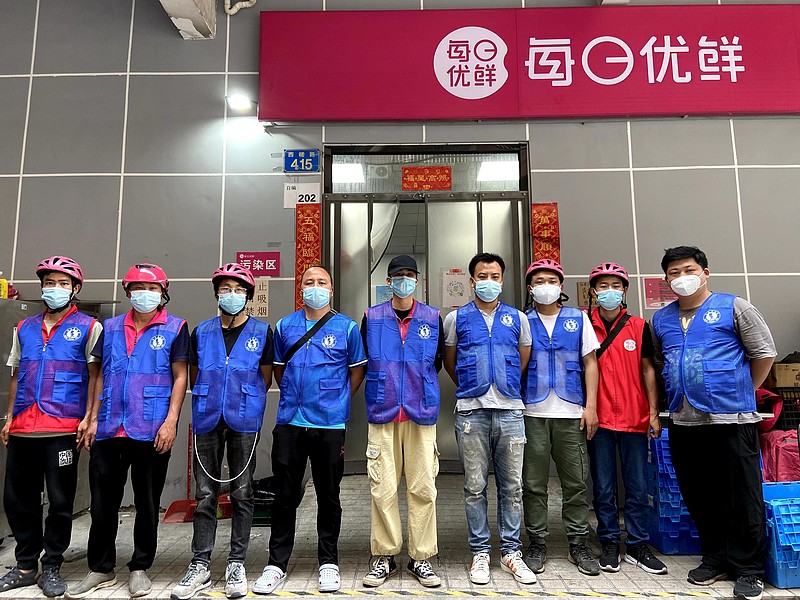 身兼多职连轴转每日优鲜站长站好封控区的一班岗