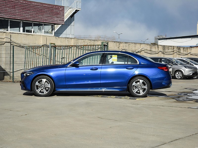 tr说真的227一文讲透新奔驰c级到底选什么颜色