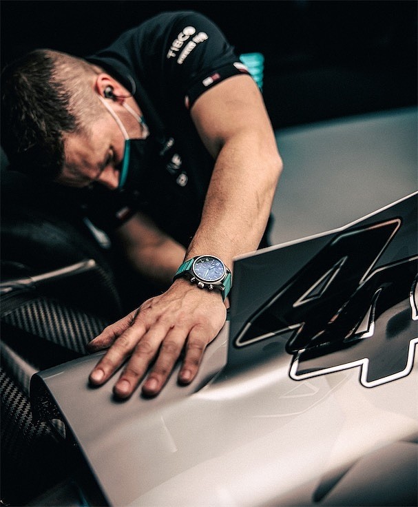 IWC萬國表聯手Mercedes-AMG Petronas Formula One™ Team推出特別版官方時計-鋒巢網