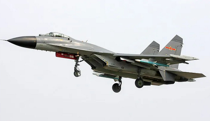 神州军工歼轰7a首次透露可以挂载pl12中距空空导弹具备超视距空战能力