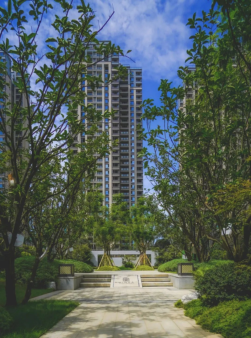 绿地业主实现一手拿钥匙,一手拿"红本" 5月16日,绿地遂宁1958项目"