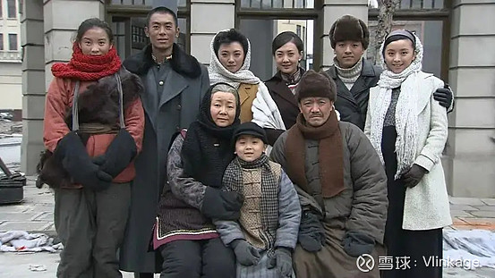 《闯关东》剧照因以家族为主体的民国剧已做到极致,且以现实,家庭为