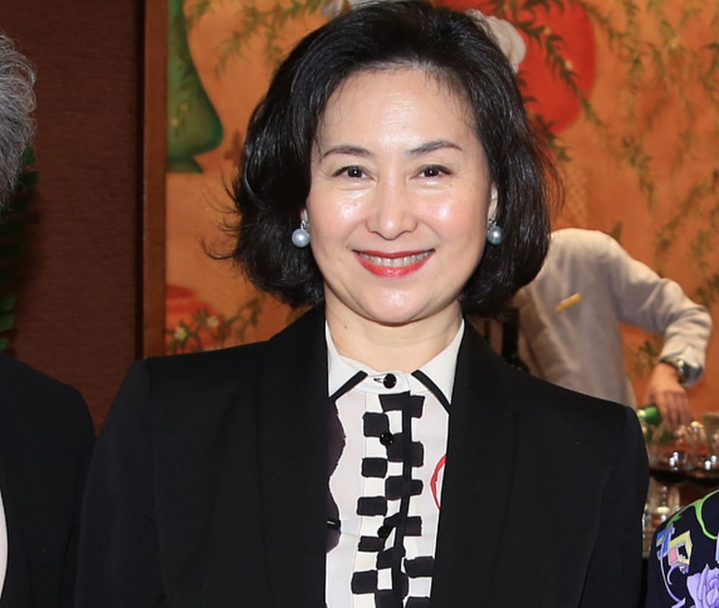 赌王的钱和命:二太蓝琼缨去世,59岁女儿何超琼分