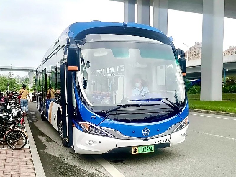 首次现身威海格力钛海豚公交车助建精致城市