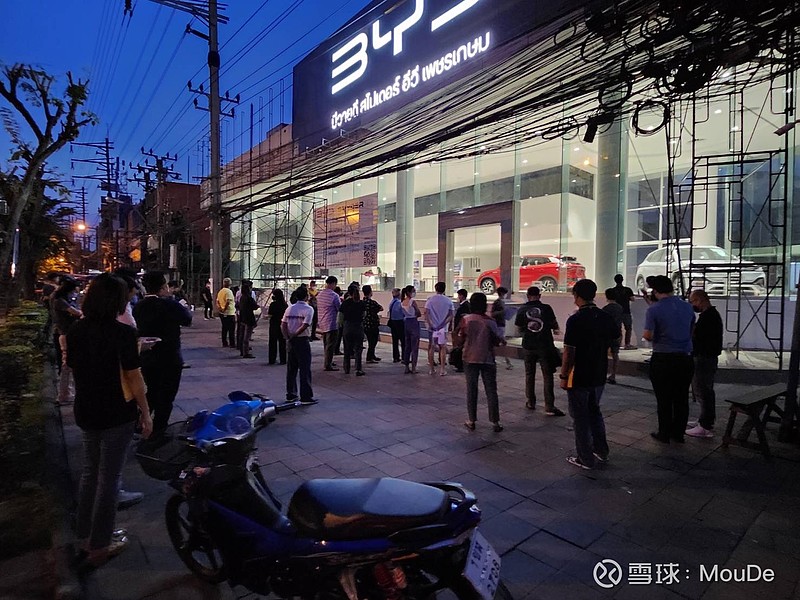 泰国第一现象,通宵排队12小时预订比亚迪Atto3 2022年11月1日 泰国 以下是原文部分内容:它疯了。自从我出生以来,我从来没有遇到过 ...