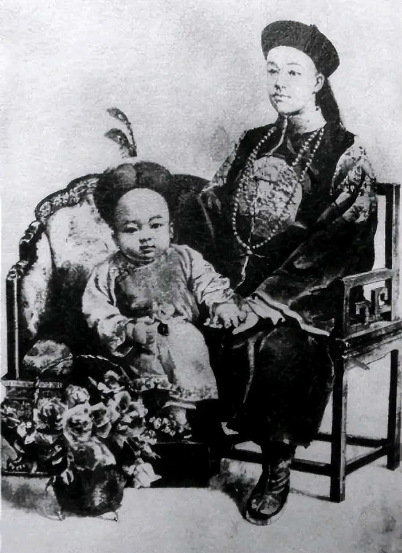 张之洞晚年入京连遭打击，载沣一句话让他吐血，临终哀叹令人深思 文/黑句本光绪三十三年，面对暗流汹涌的朝局，老迈的慈禧太后再次施展一向擅长的宫廷 ...