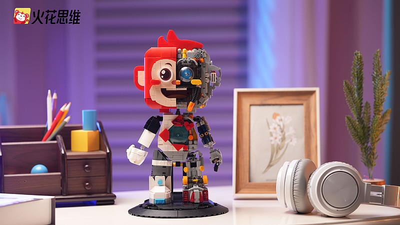 近日,火花思维推出首款自研发方块猴积木玩具,据官方