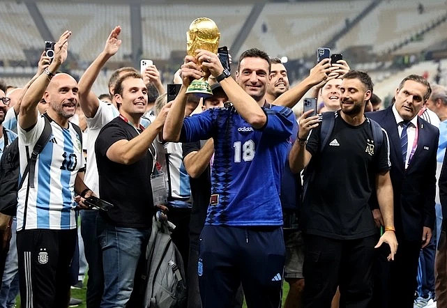 顶级球星齐聚一堂展现非凡技艺引爆全场氛围