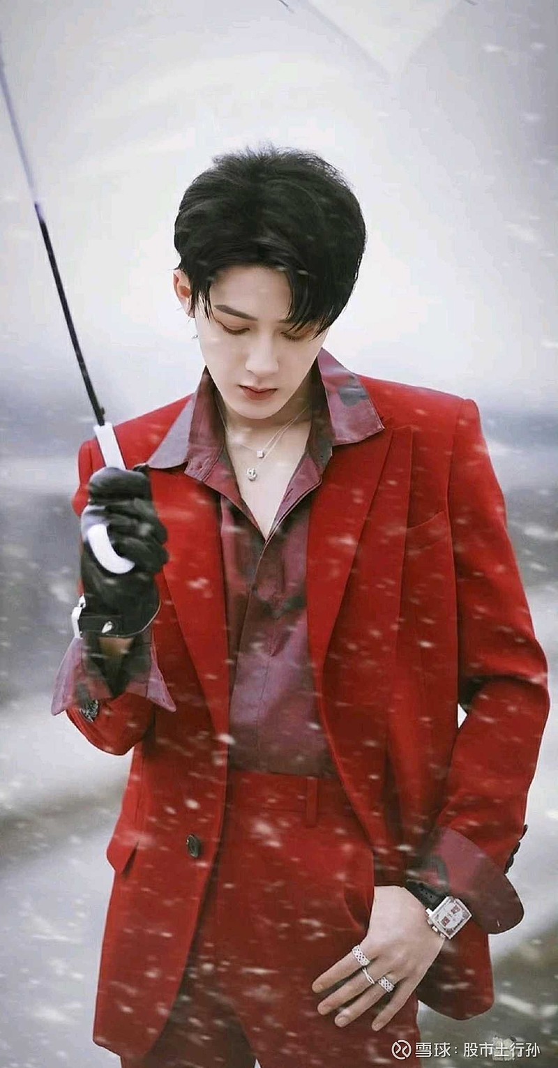 红衣帅哥欲上头,美女笑颜猛消费.