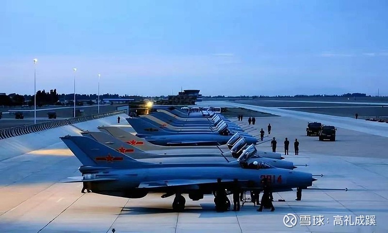 一夜之间!中国空军崛起了! 近日中国官宣加速退役歼7战斗机,这可能意味着中国空军未来将拥有更多的五代机和四代机,中国空军加速实现现代化,中国 ...