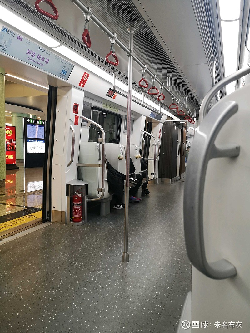 北京的地铁越来越高级了。