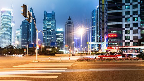 穆迪：下调新城发展(01030.HK)公司家族评级至“B1”，展望调整至“稳定” 久期财经讯，3月8日， 穆迪 将 新城发展 控股有限公司