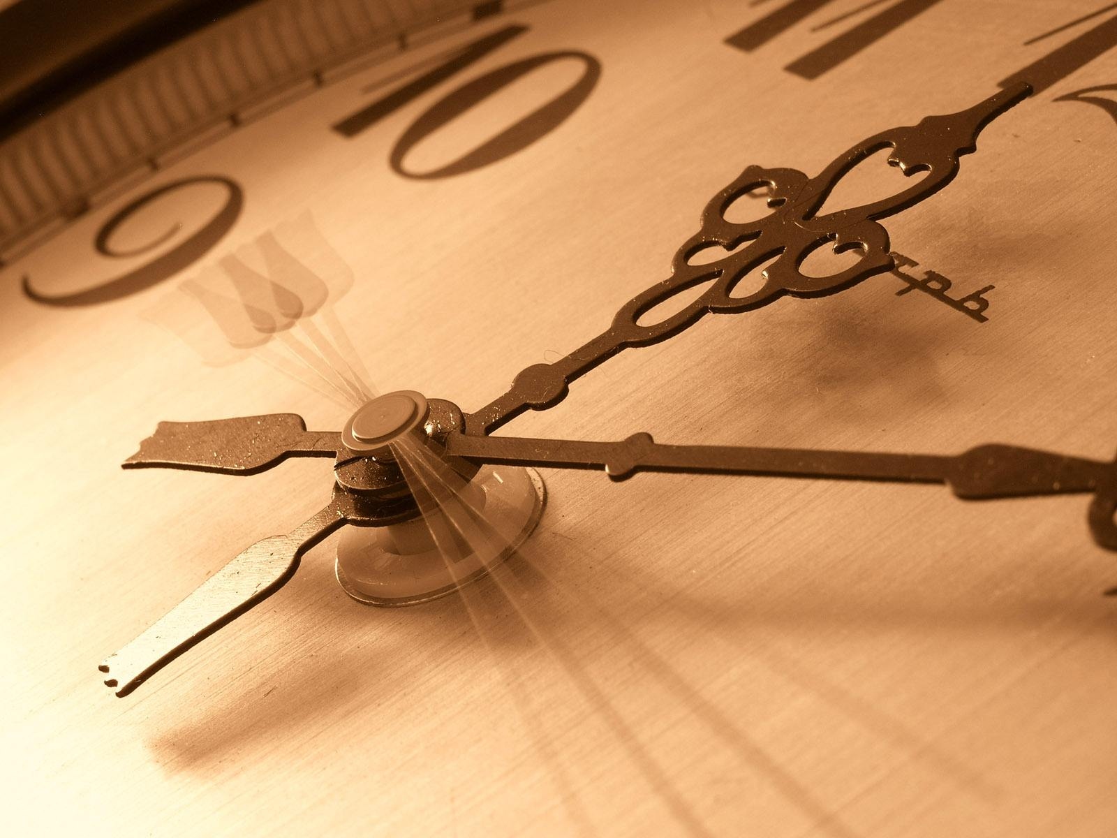 夏令时提醒| 美股市场即将执行夏令时自2023年3月12日（本周日）起，北美地区进入夏令时，美国东部地区与北京的时差恢复12小时，美国 和加拿大金融市场交易时...