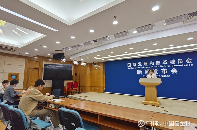 发改委发声，释放重要信息！ 来源：证券时报 国家发改委4月18日召开4月新闻发布会。（贺觉渊/摄） 发改委新闻发言人孟玮就一季度经济运行亮点 ...