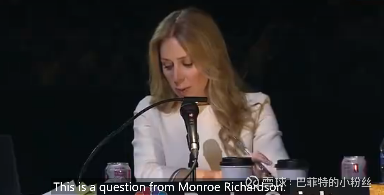 2023伯克希尔股东会，买入20%西方石油后，巴菲特终于松口，详细阐述了投资西方石油的原因，中英文原文翻译沃伦·巴菲特:  以前他们有一片300万英亩的牧场，每年通过放牧能赚1万块。 突然有一天，他们发现自己的牧场正好坐在二叠纪...