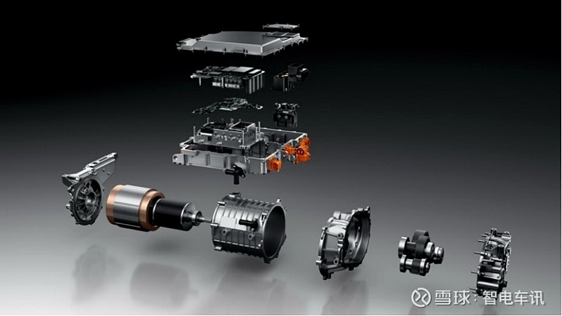 此外,540°透明底盘可以全方位感知车辆四周情况,及时发现道路上的