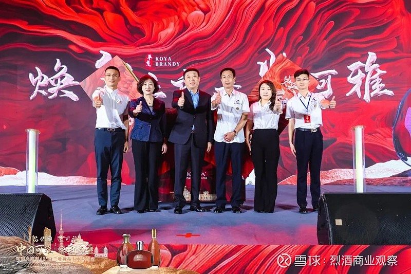 可雅大师版43°白兰地系列新品上市,中国白兰地再跨新台阶! 5月31日,主题为“中国可雅·焕新而至 ”的可雅大师版43°白兰地系列新品上市发布 ...