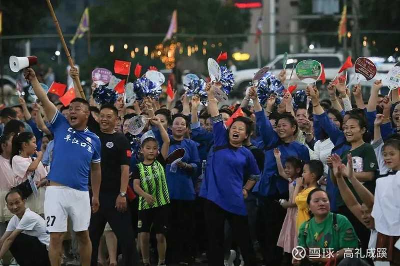 足球盛宴：伯明翰城主場(chǎng)迎戰(zhàn)布萊克浦，火花四濺