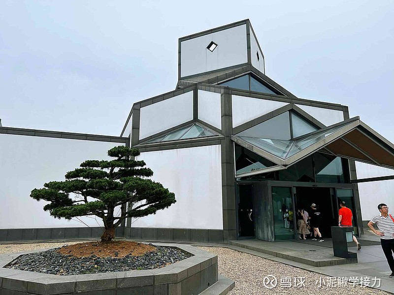 苏州博物馆,贝聿铭先生封山之作,融合了极简主义美学和安徽徽派建筑的风格。找个人少的时间慢慢欣赏吧,值得一去~ - 雪球