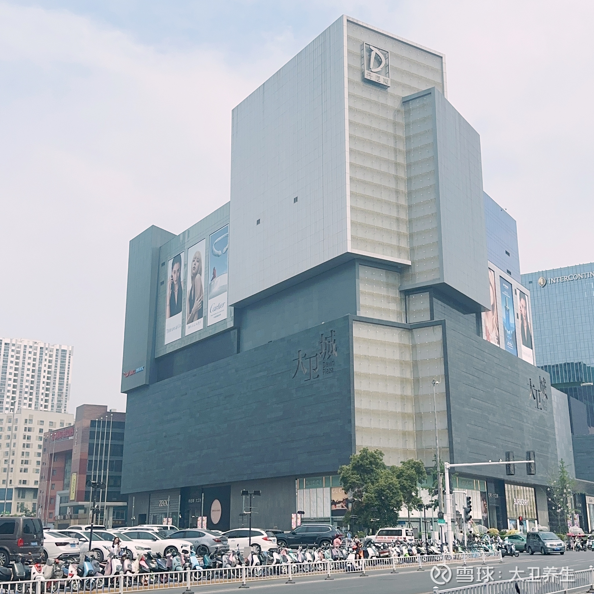 大卫来到郑州大卫城,逛商场是最