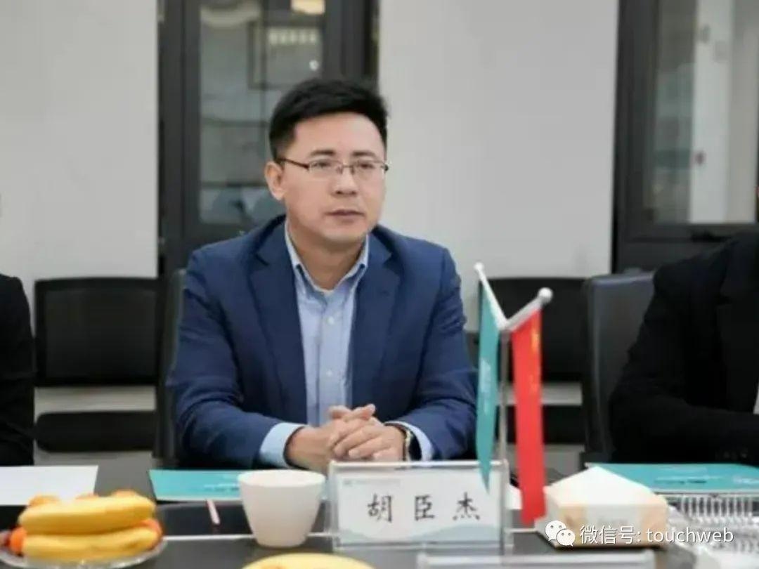 前阿里副总裁胡臣杰加盟开源中国担任首席战略官雷递网乐天7月29日前阿里巴巴副总裁 胡臣杰日前加盟开源中国，担任首席战略官一职，主要负责“开源中国”的战略规划、...