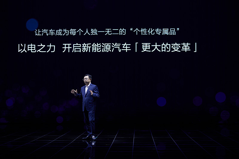 比亚迪方程豹及首款技术平台DMO正式发布，新车豹5携家族亮相-锋巢网