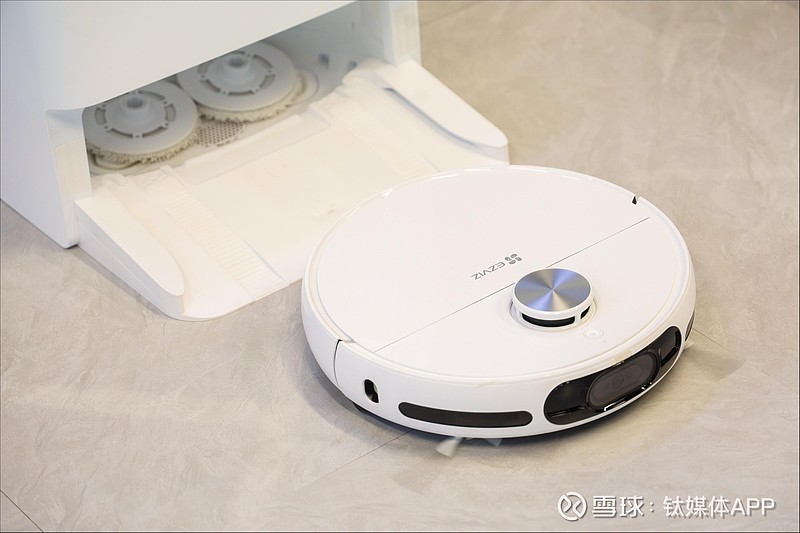 搭载AI视觉感知深度学习功能,萤石发布家用及首款商用清洁机器人 萤石RS20 Pro 钛媒体App 10月12日消息, 萤石网络 发布两款智能 ...