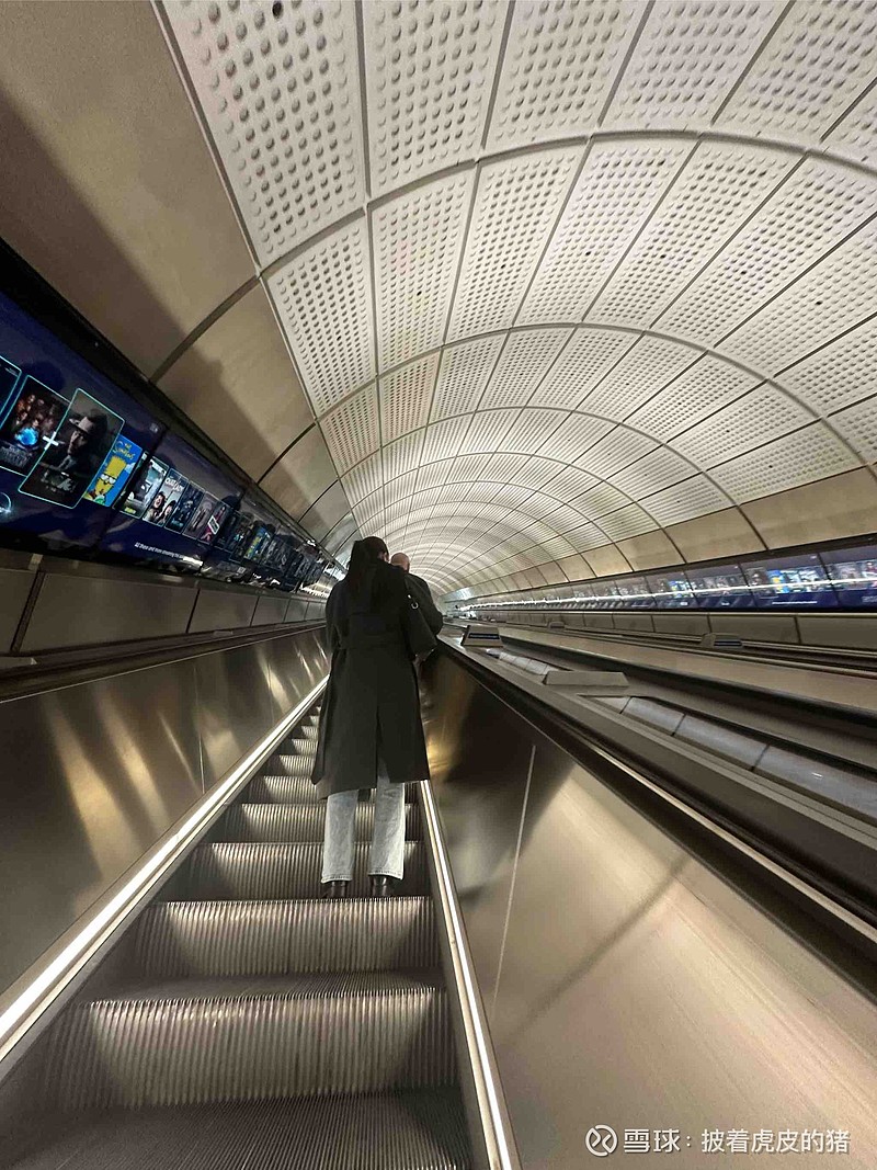 伦敦的物价比西班牙贵25%不假，然而英国的收入是很低的，一点不高！国外消费的基本指数绝对是G7领先，所以呢，出游可以，居...