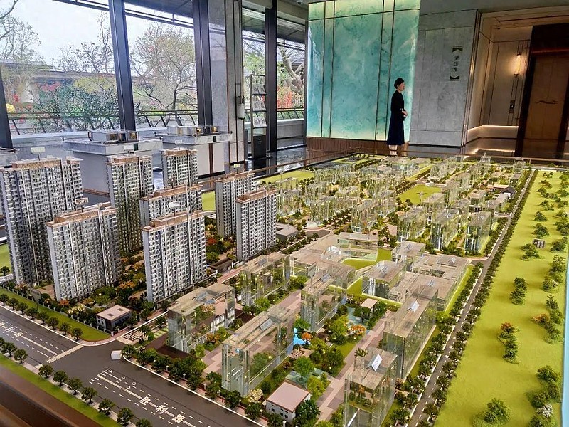 冷!从热销到遇冷,上海楼市已入冬 上海一楼盘售楼处。徐凡淋/摄市区核心板块积分走低,曾经的“红盘”区域现续销,上海楼市成交量持续走低,寒意渐浓 ...