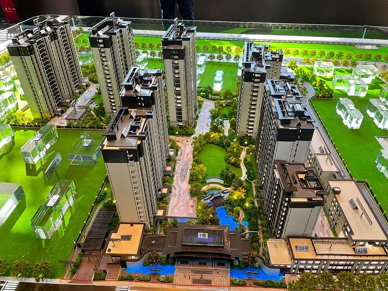 政府介入!建发上海千万豪宅遭500名业主联名投诉 上海普陀区苏河望项目大门。徐凡淋/摄 上千万元买的豪宅,实为动迁房品质’。苏河望业主维权引发 ...