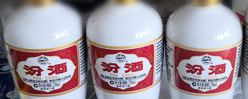 白酒的理想度数我第一次意识到酒的度数越高，滋味越浓郁，不是通过白酒