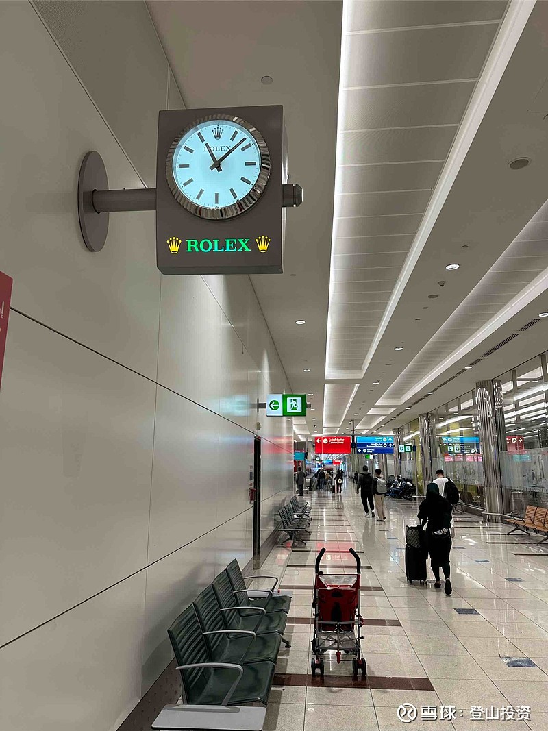 22岁的巴基斯坦帅小伙，每天在迪拜工作12小时，没有休息日，每个月工作30天，一个月8000人民币。。。每个月还要邮寄6...