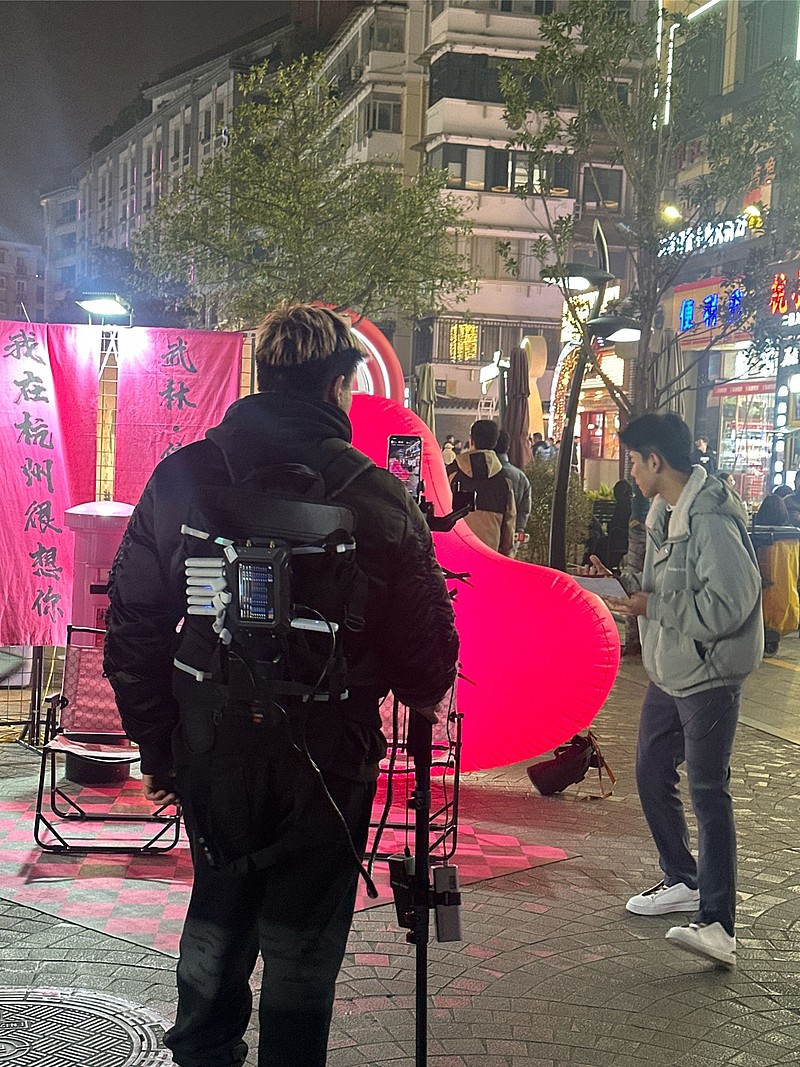 看似普通的直播间如何月入百万