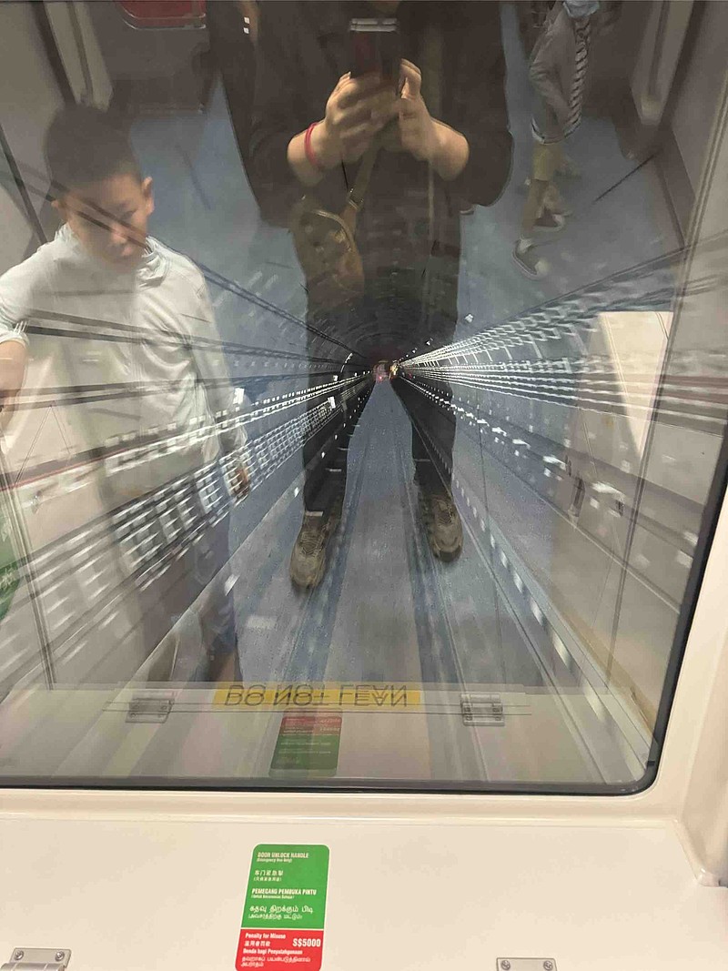 新加坡地铁是无人驾驶的，做了十