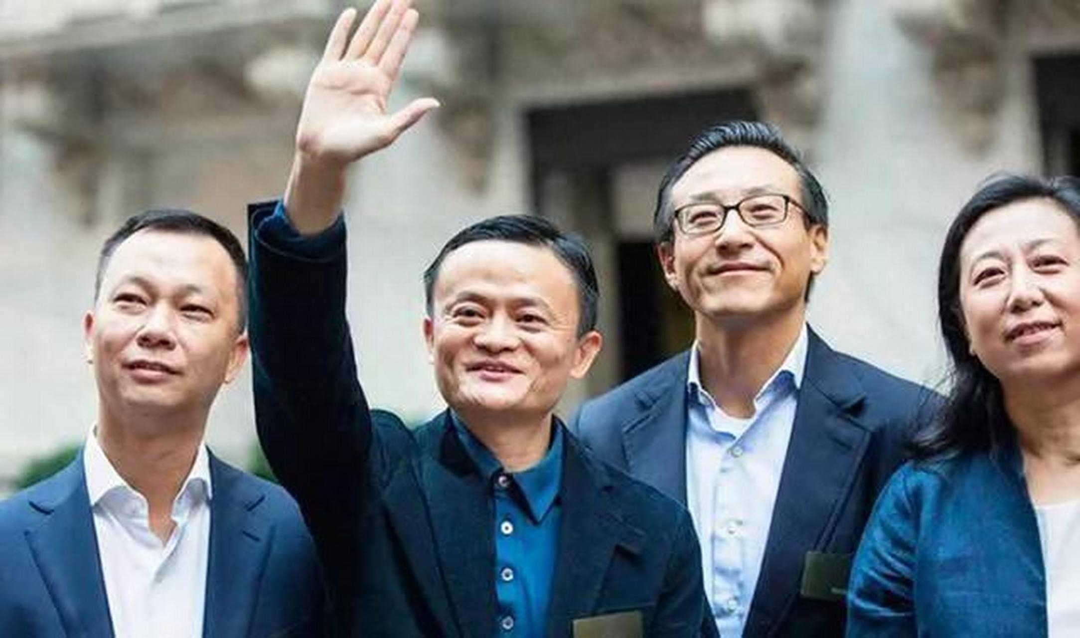 马云蔡崇信大幅增持阿里巴巴盘前大涨超6% 雷递网乐天1月23日市场消息显示，阿里巴巴集团创始人马云、蔡崇信近期大幅增持