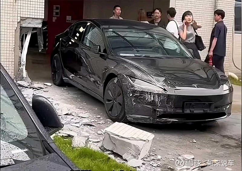 小米汽车首撞！与特斯拉Model 3首撞对比，差距太大了！ 小米汽车终于迎来了首撞，结果与 特斯拉 新款的model 3的首撞形成了鲜明的对比 ...