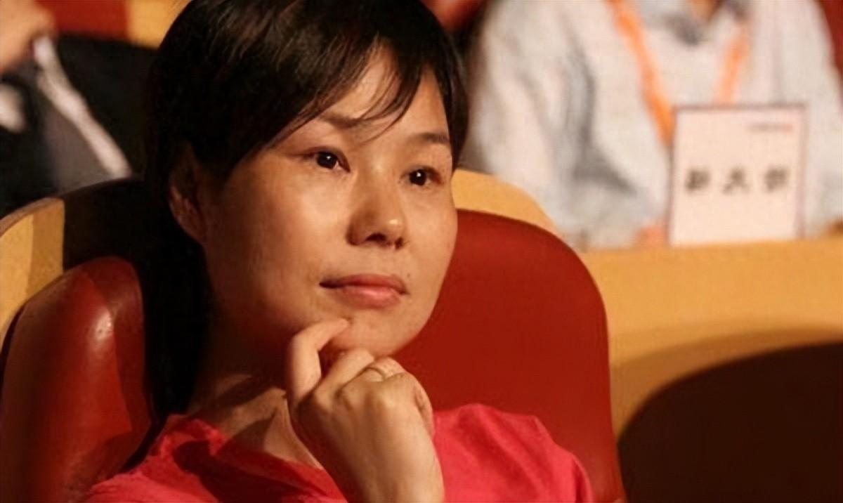 马云妻子张瑛被曝在新加坡斥资超3400万美元购买房产雷递网乐天2月21日据外媒披露， 阿里创始人马云的妻子张瑛日前被曝出在新加坡 购买了三处所谓的店屋，这些房产是这个城...