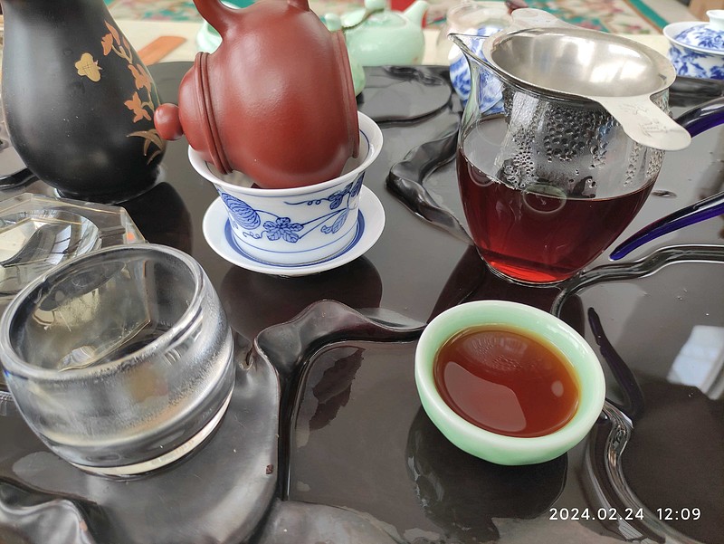 喝茶，试喝陈李济的柑普茶。<b
